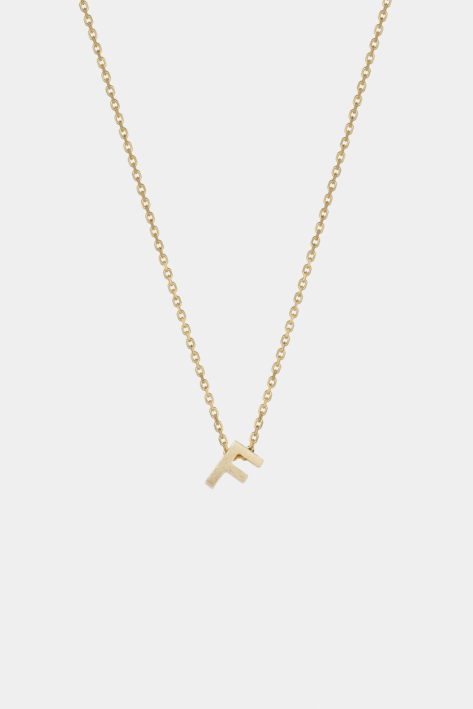 THE LETTER AUKSINĖ GRANDINĖLĖ SU DIDESNIU RAIDELĖS PAKABUKU