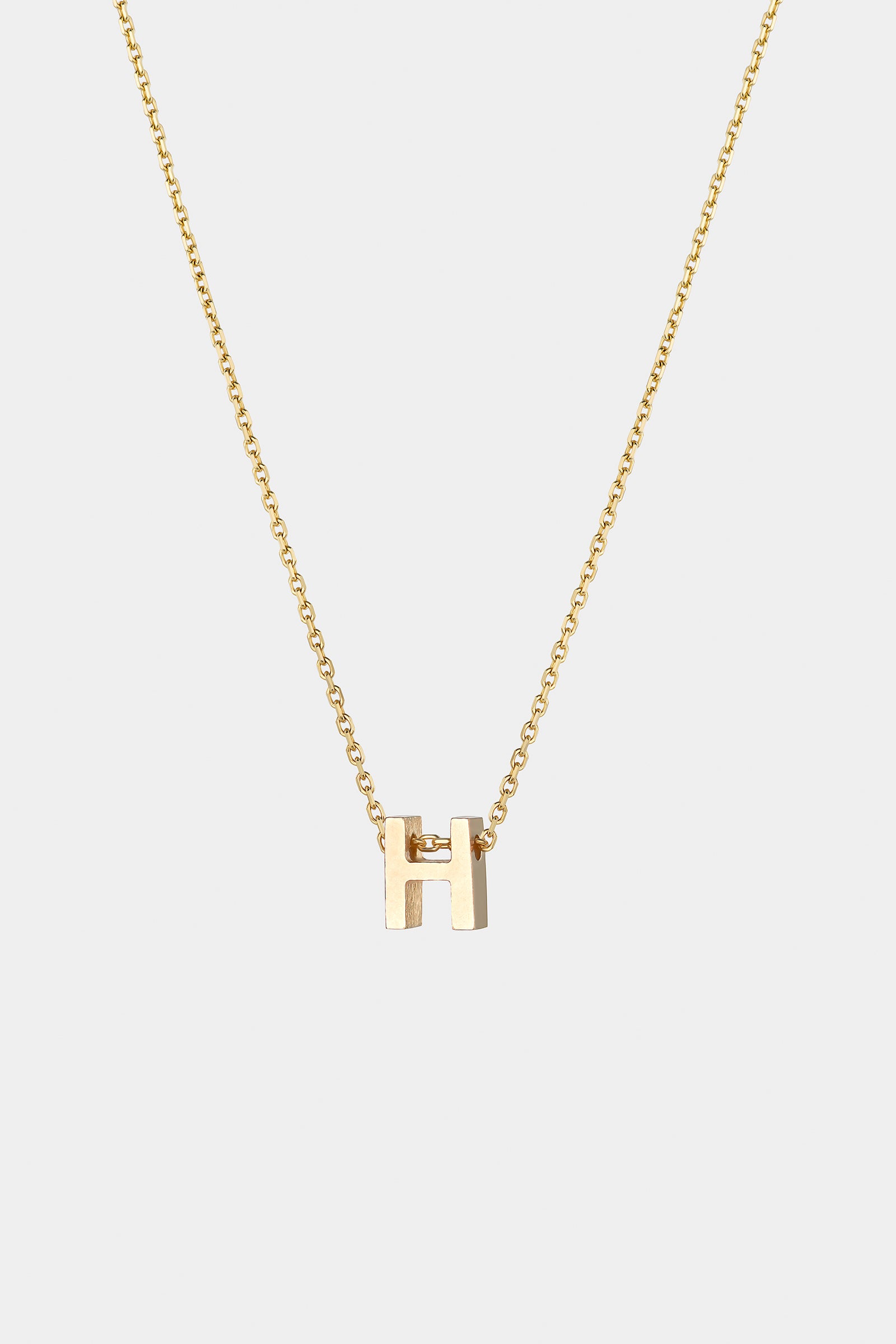 THE LETTER AUKSINĖ GRANDINĖLĖ SU DIDESNIU RAIDELĖS PAKABUKU