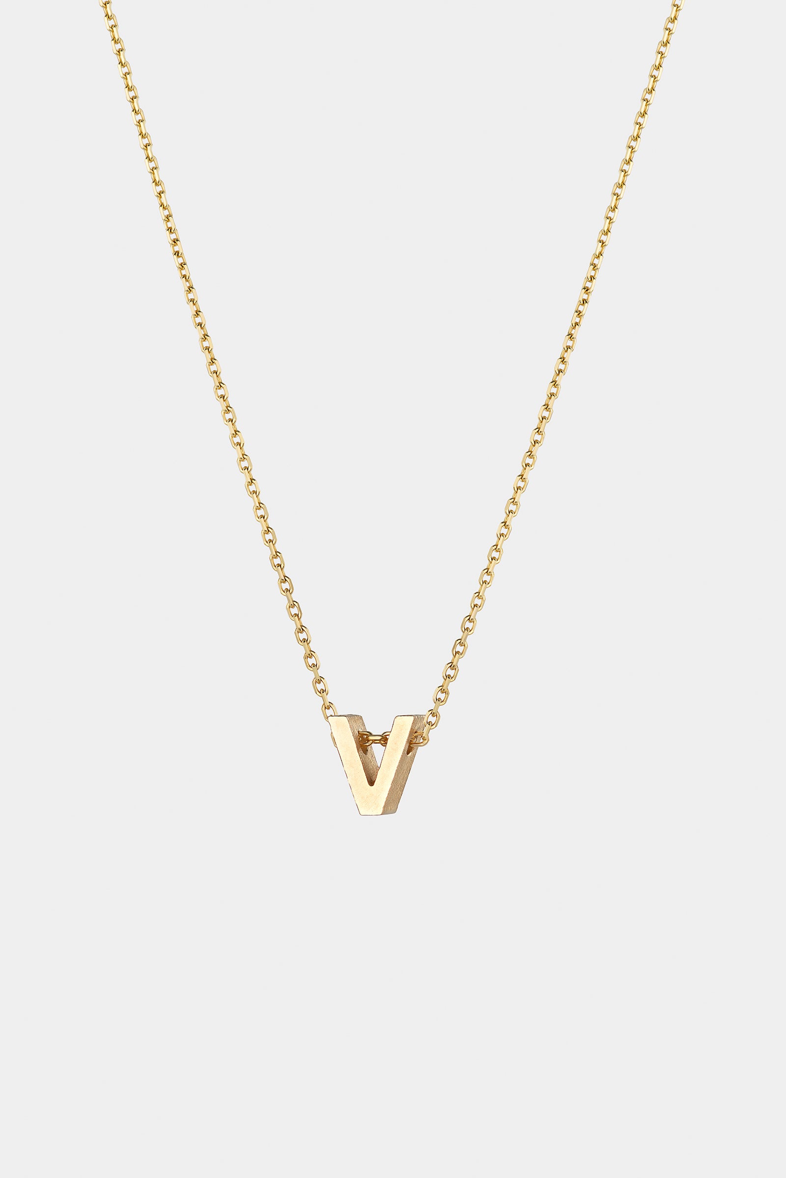 THE LETTER AUKSINĖ GRANDINĖLĖ SU DIDESNIU RAIDELĖS PAKABUKU