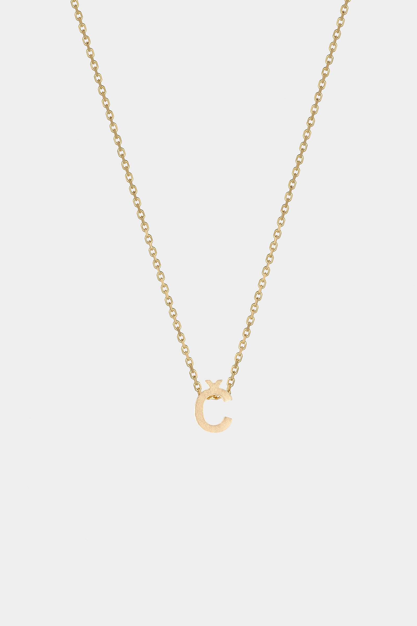 THE LETTER AUKSINĖ GRANDINĖLĖ SU DIDESNIU RAIDELĖS PAKABUKU