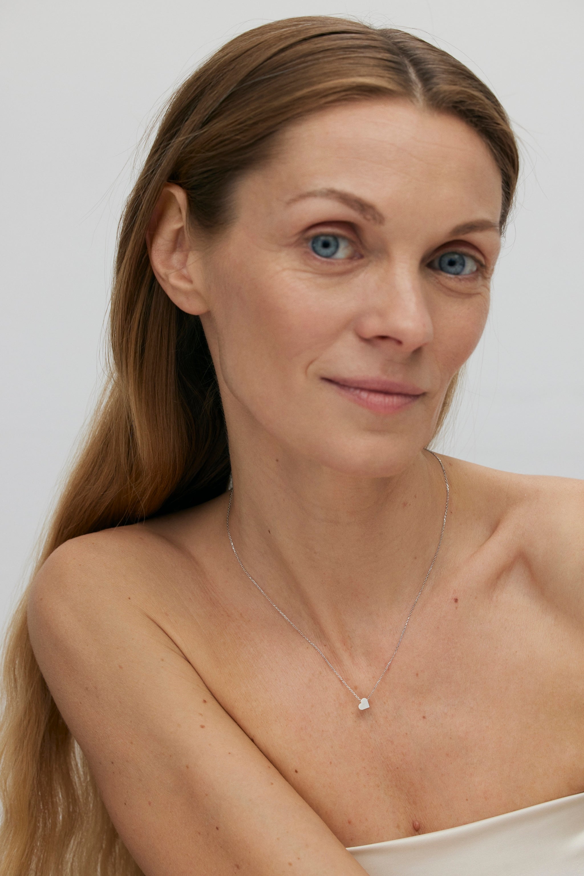 AMOUR AUKSINĖ GRANDINĖLĖ SU DIDESNE ŠIRDELE