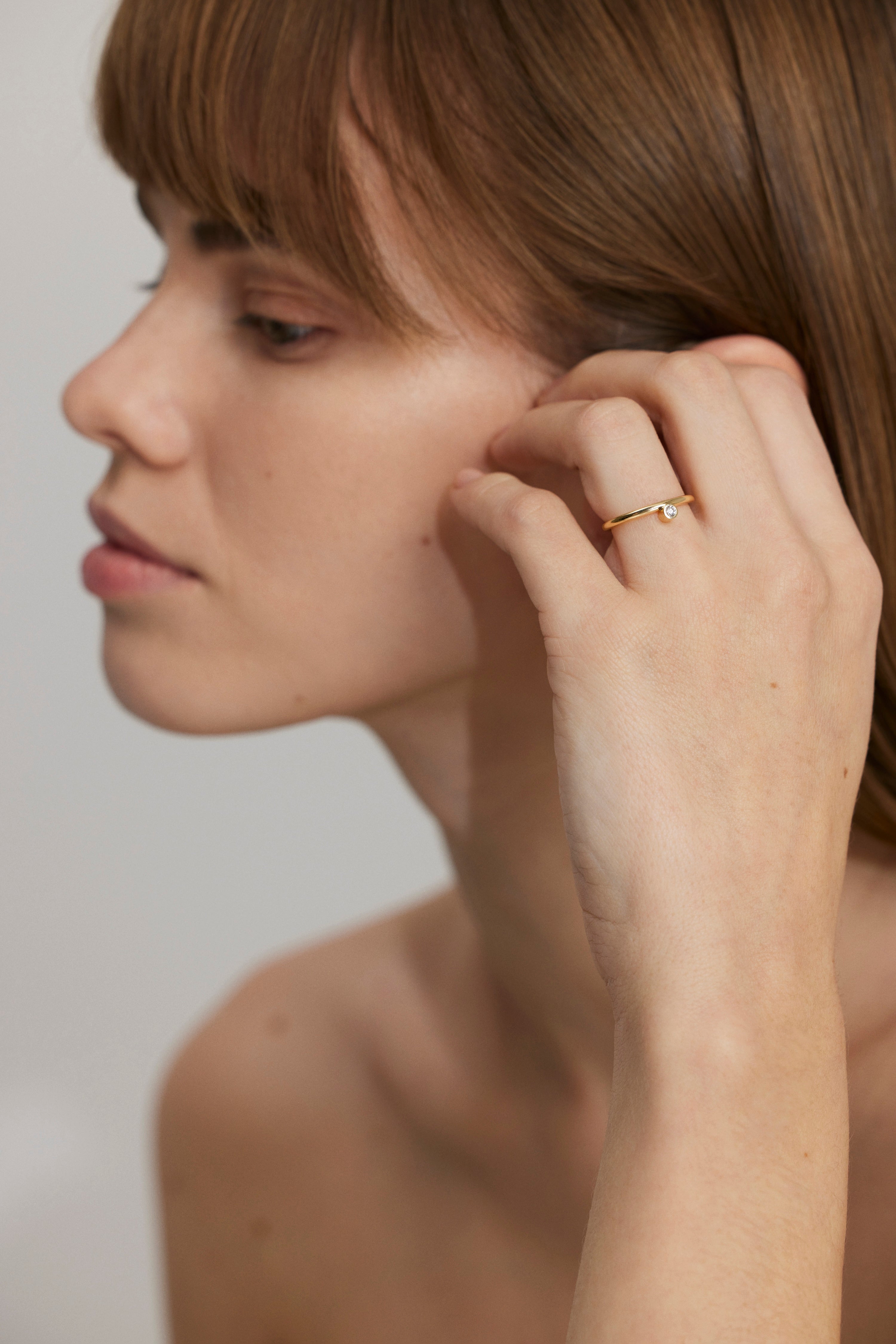 INNER SHINE APTAKUS PUSIAUSVYROS ŽIEDAS SU DEIMANTU IŠORĖJE