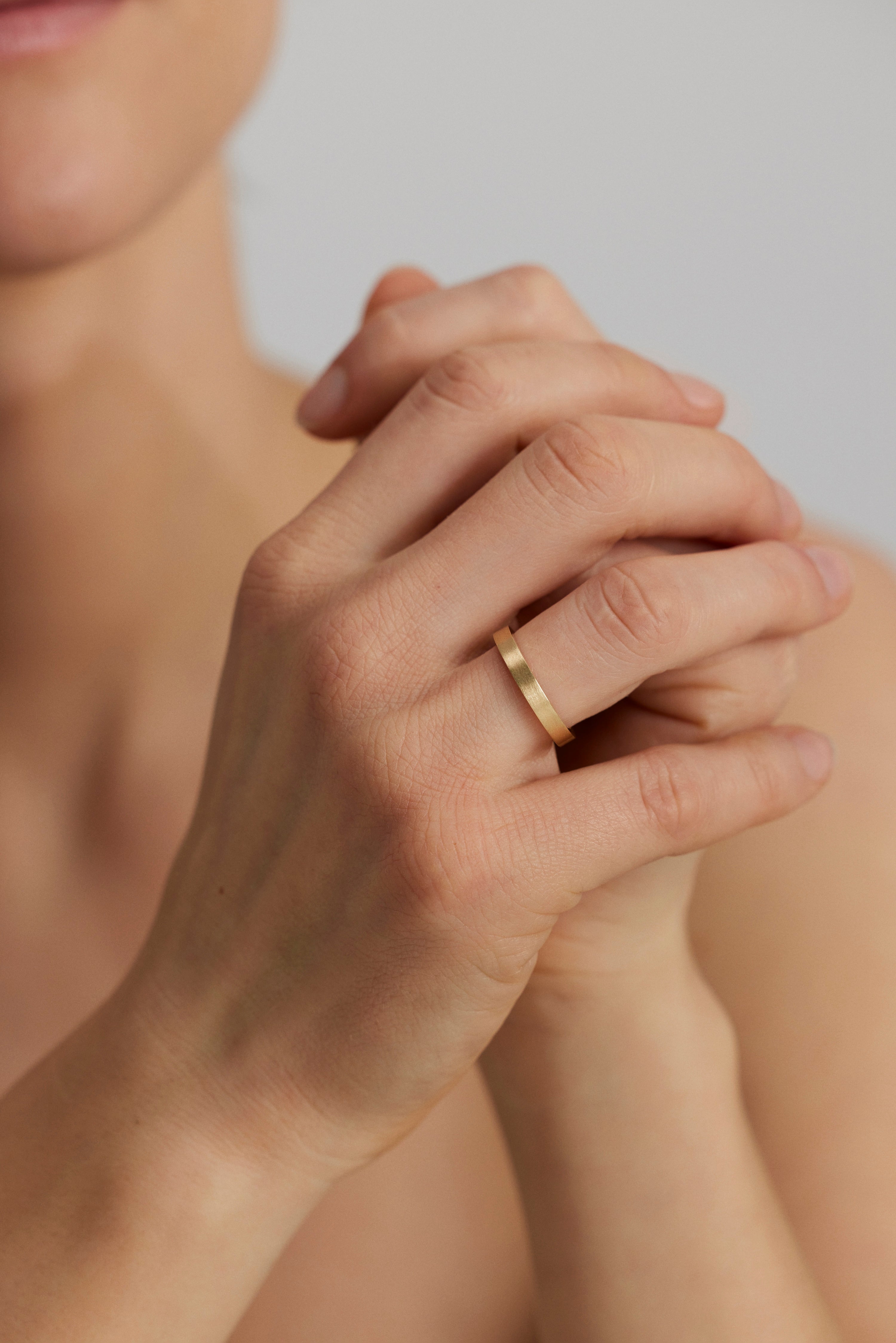 THE ONE VESTUVINIS ŽIEDAS SU PLOKŠČIA BRIAUNA, 3MM