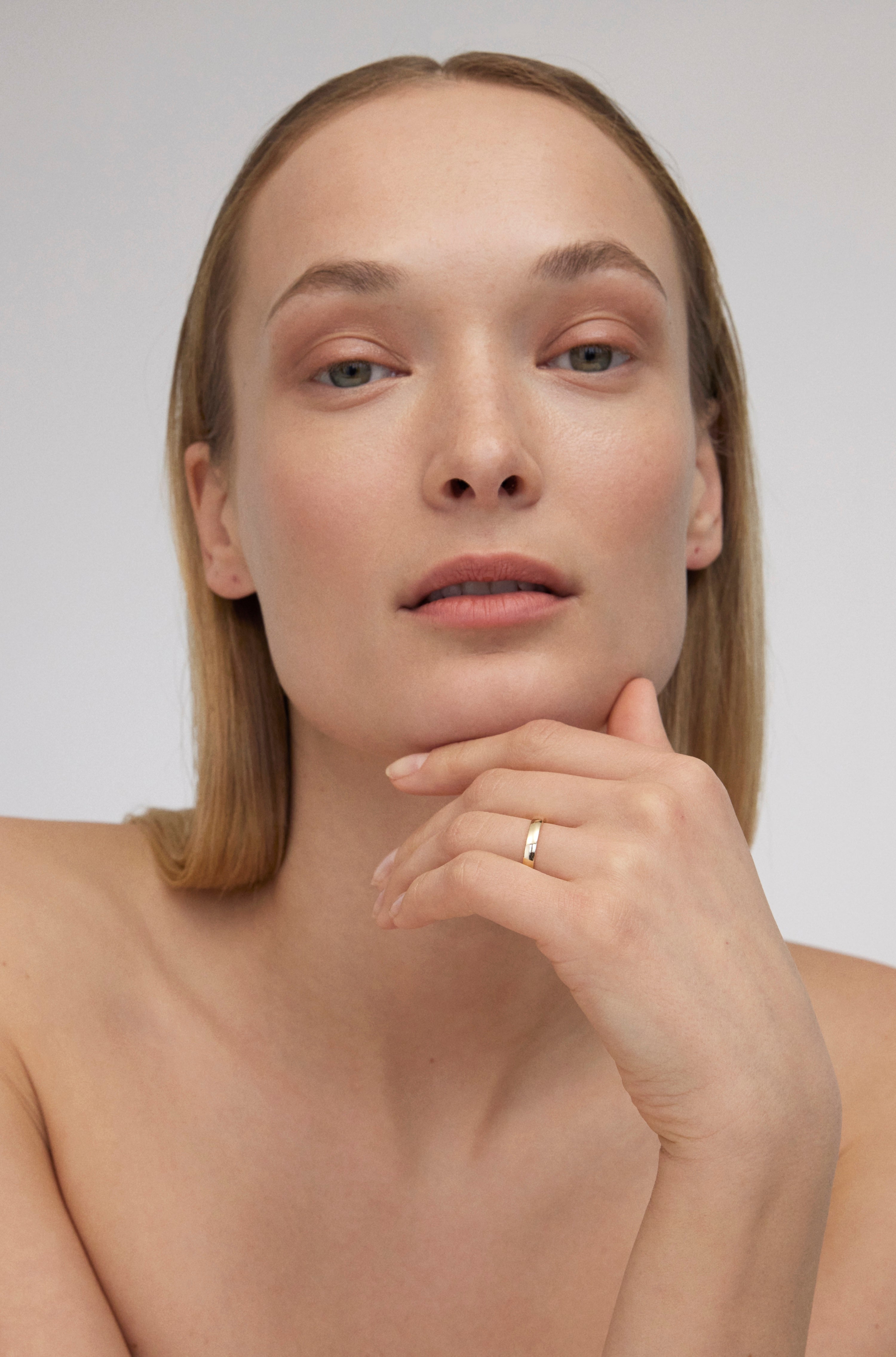 THE ONE VESTUVINIS ŽIEDAS SU LENKTA IŠORE IR VIDUMI, 3MM