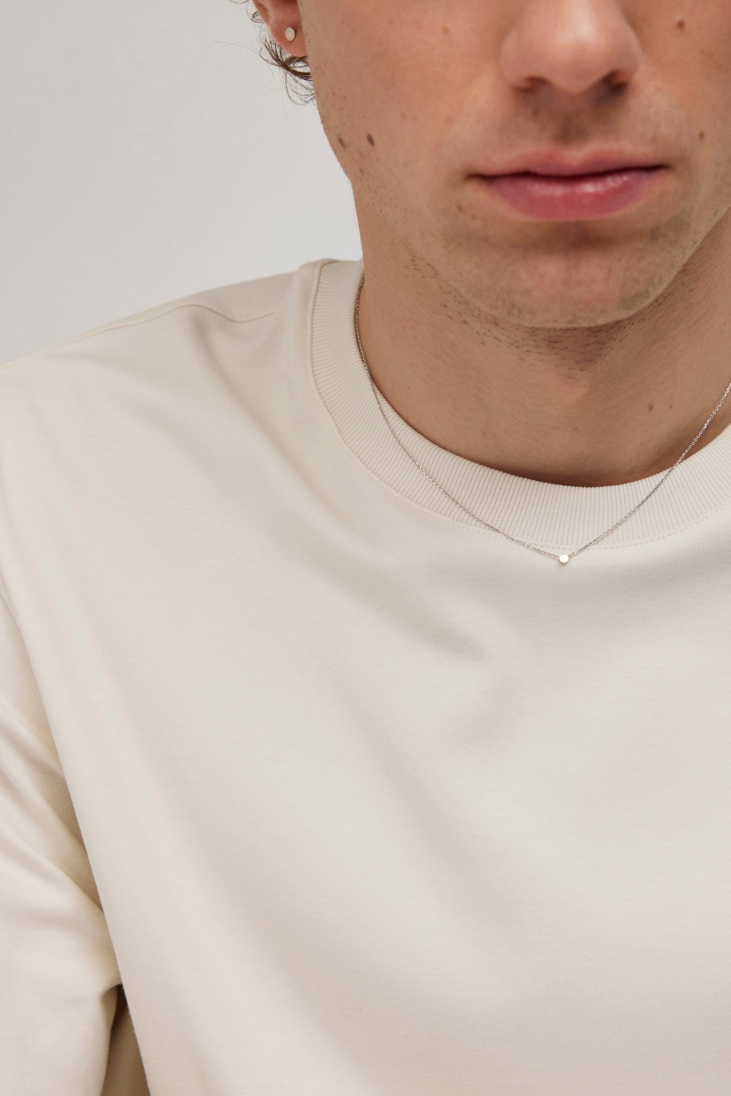 THE DOT AUKSINĖ GRANDINĖLĖ SU PLOKŠČIU PAKABUKU-TAŠKU