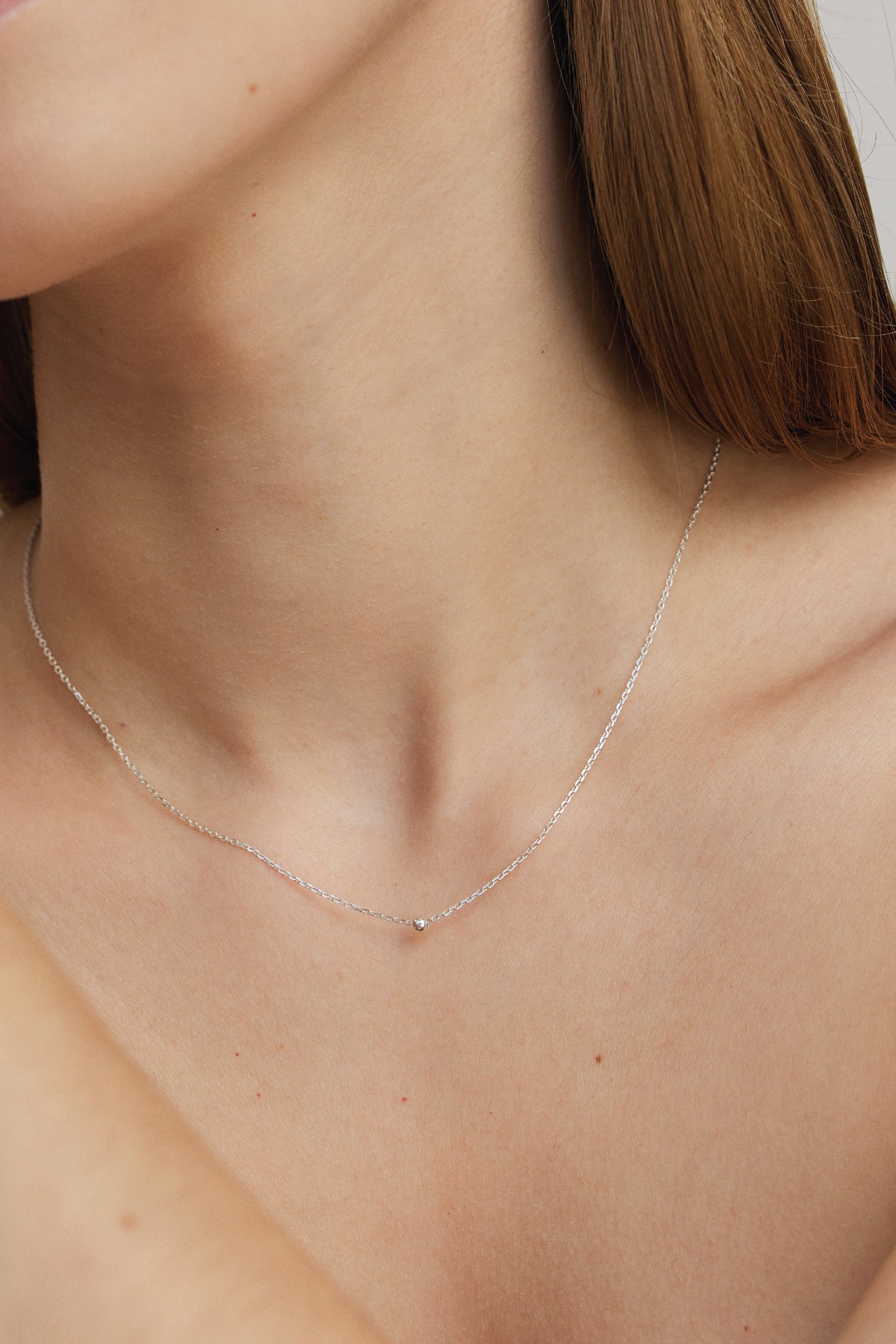 FORM GRANDINĖLĖ SU PAKABUKU-SFERINIU TAŠKU