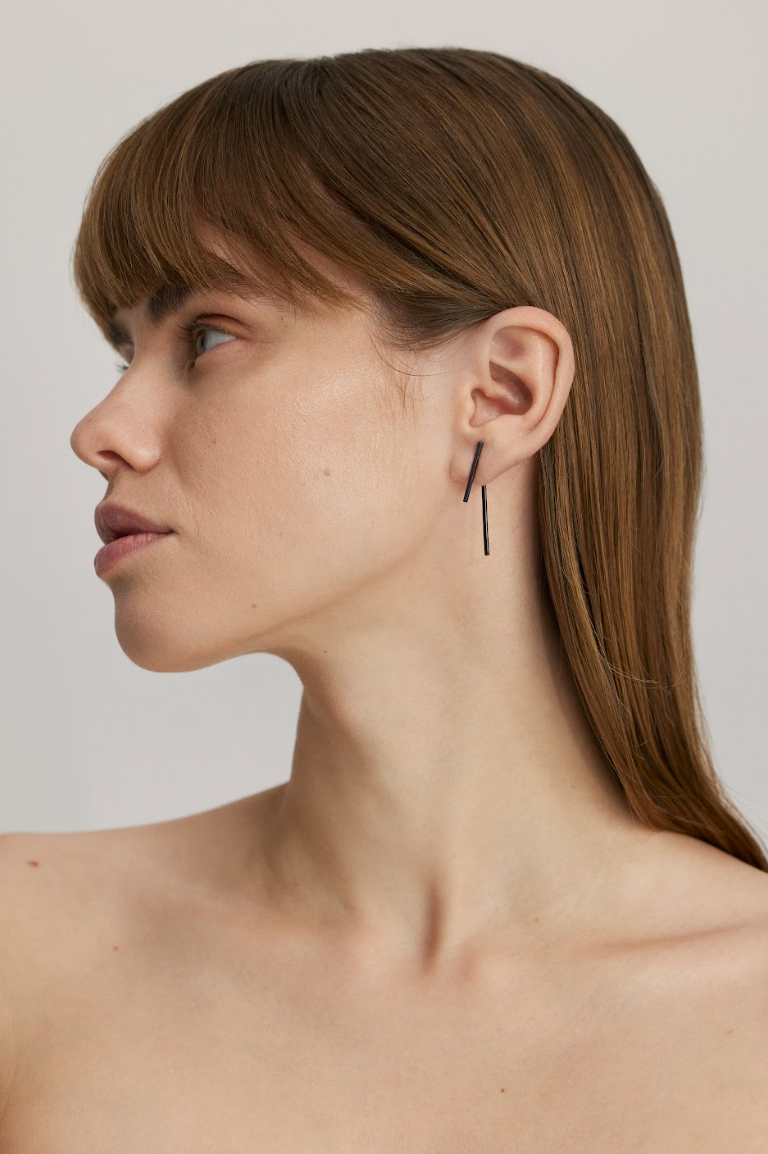 FORM ABSTRAKTUS DVIEJŲ JUOSTELIŲ AUSKARAS