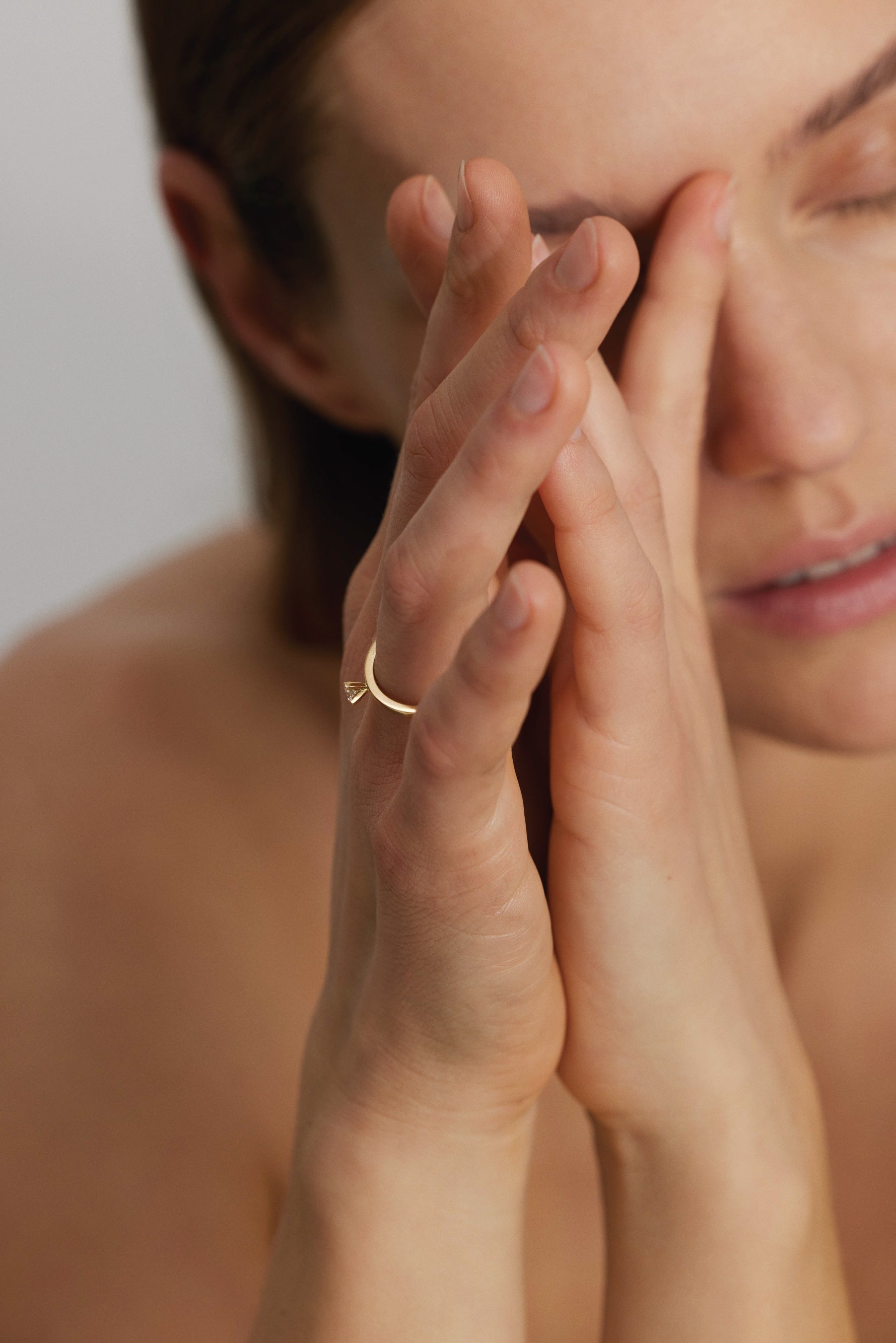 THE ONE ŽIEDAS SU KYLANČIU DEIMANTU