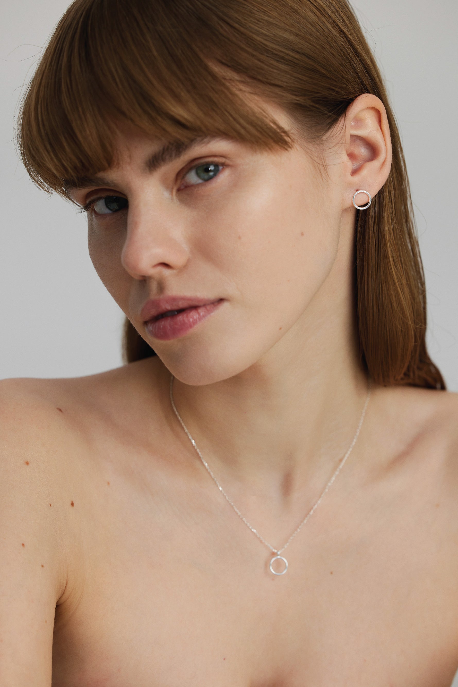 FORM GRANDINĖLĖ SU APTAKAUS ŽIEDO PAKABUKU