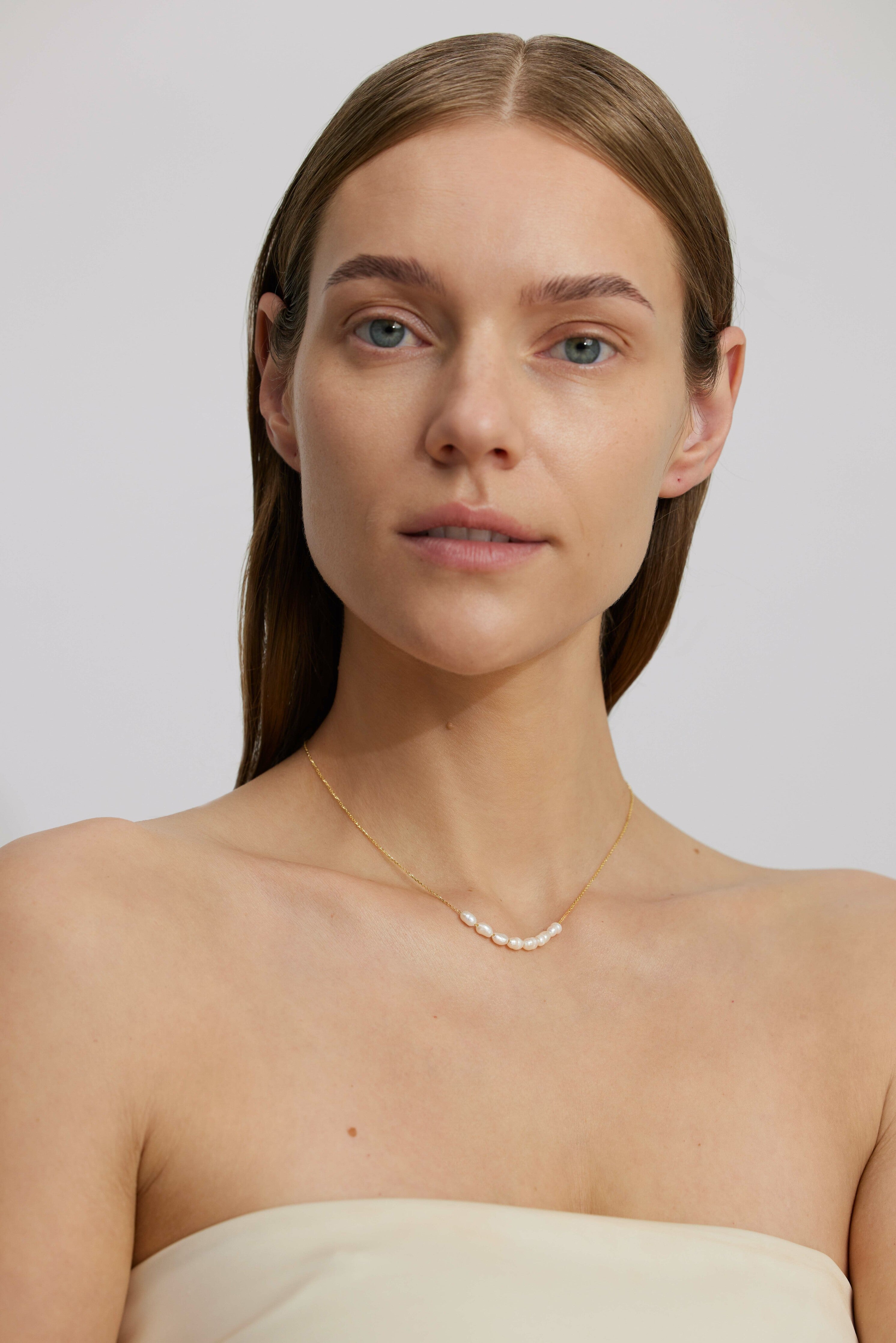 PEARL DIVER AUKSINĖ GRANDINĖLĖ SU PERLŲ RINKINIU