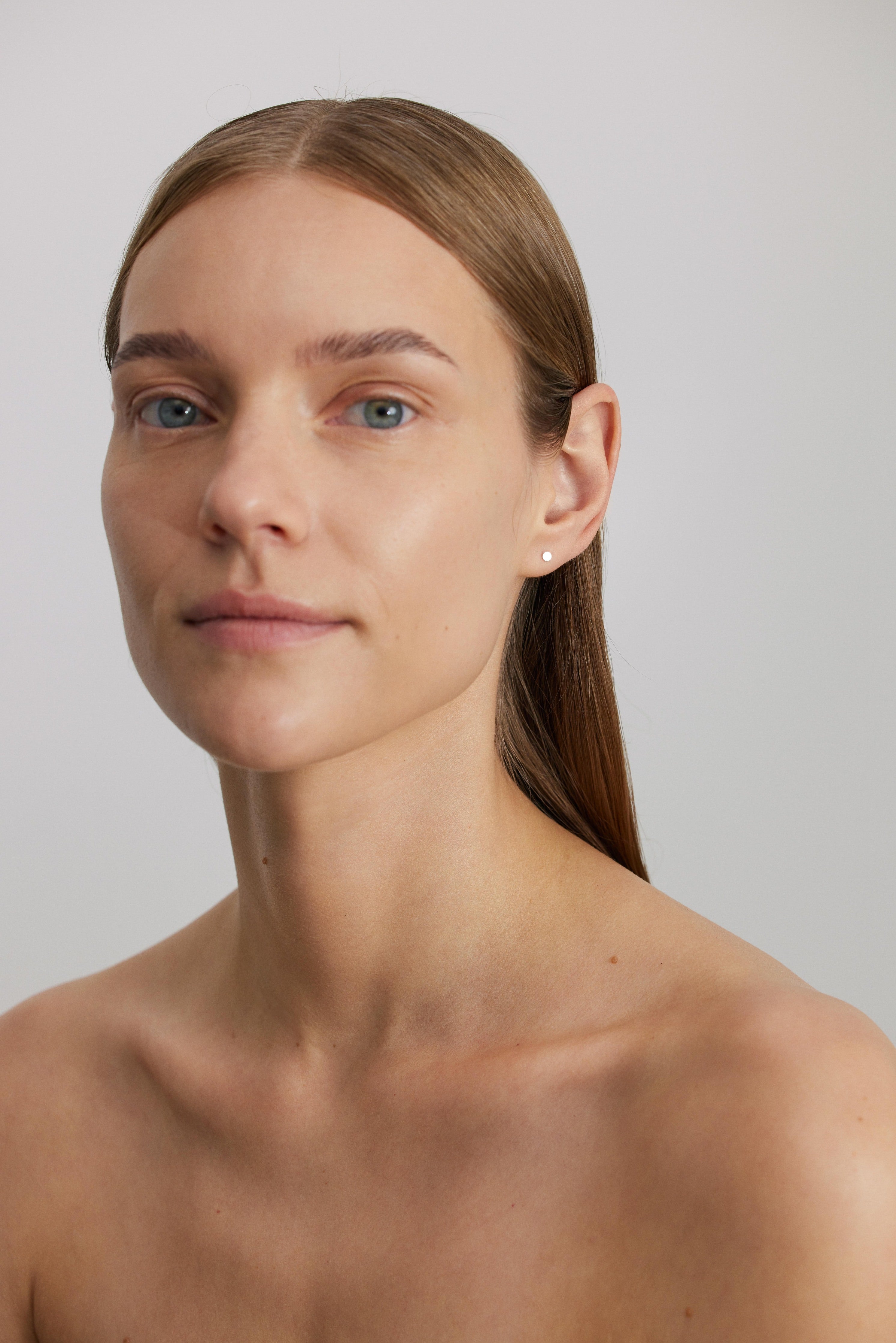 THE DOT SIDABRINIS AUSKARAS SU PLOKŠČIU TAŠKU, 3MM