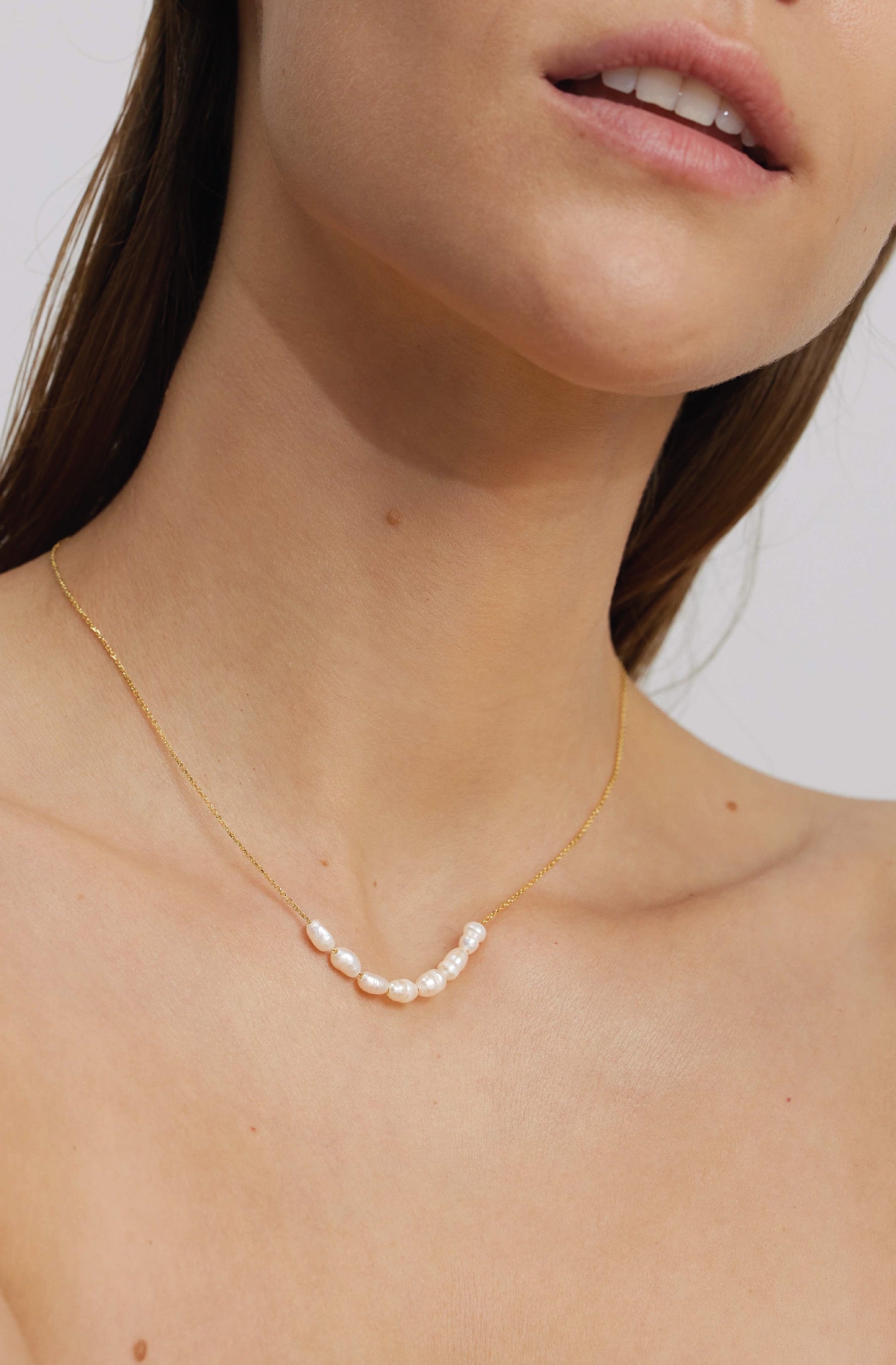 PEARL DIVER AUKSINĖ GRANDINĖLĖ SU PERLŲ RINKINIU