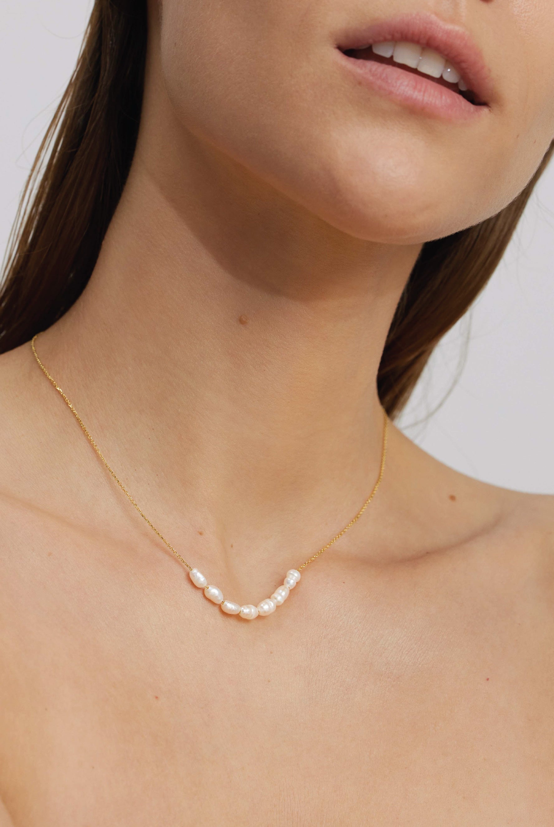 PEARL DIVER AUKSINĖ GRANDINĖLĖ SU PERLŲ RINKINIU