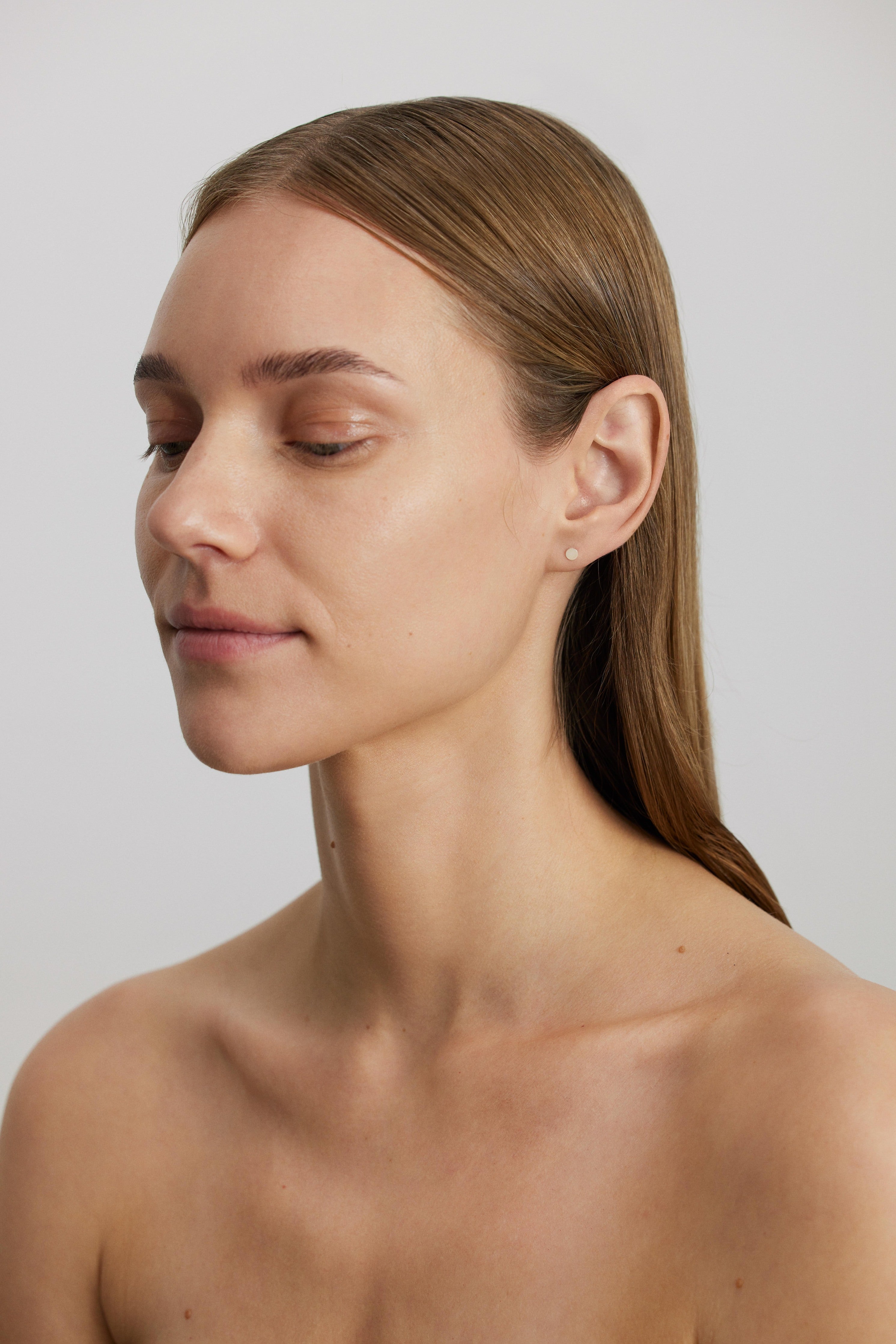 THE DOT SIDABRINIS AUSKARAS SU PLOKŠČIU TAŠKU, 4MM