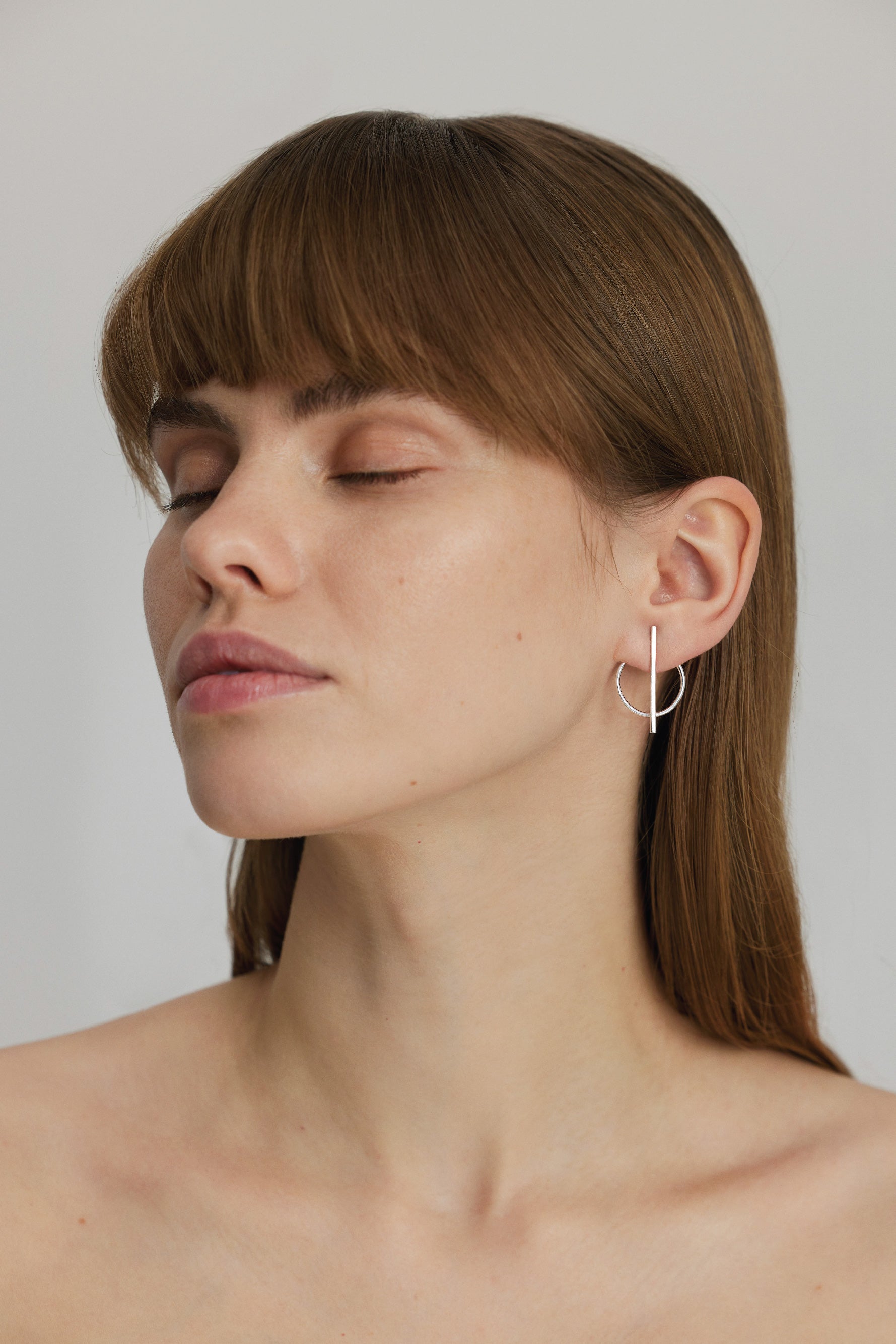 FORM ABSTRAKTUS ŽIEDO IR JUOSTELĖS AUSKARAS