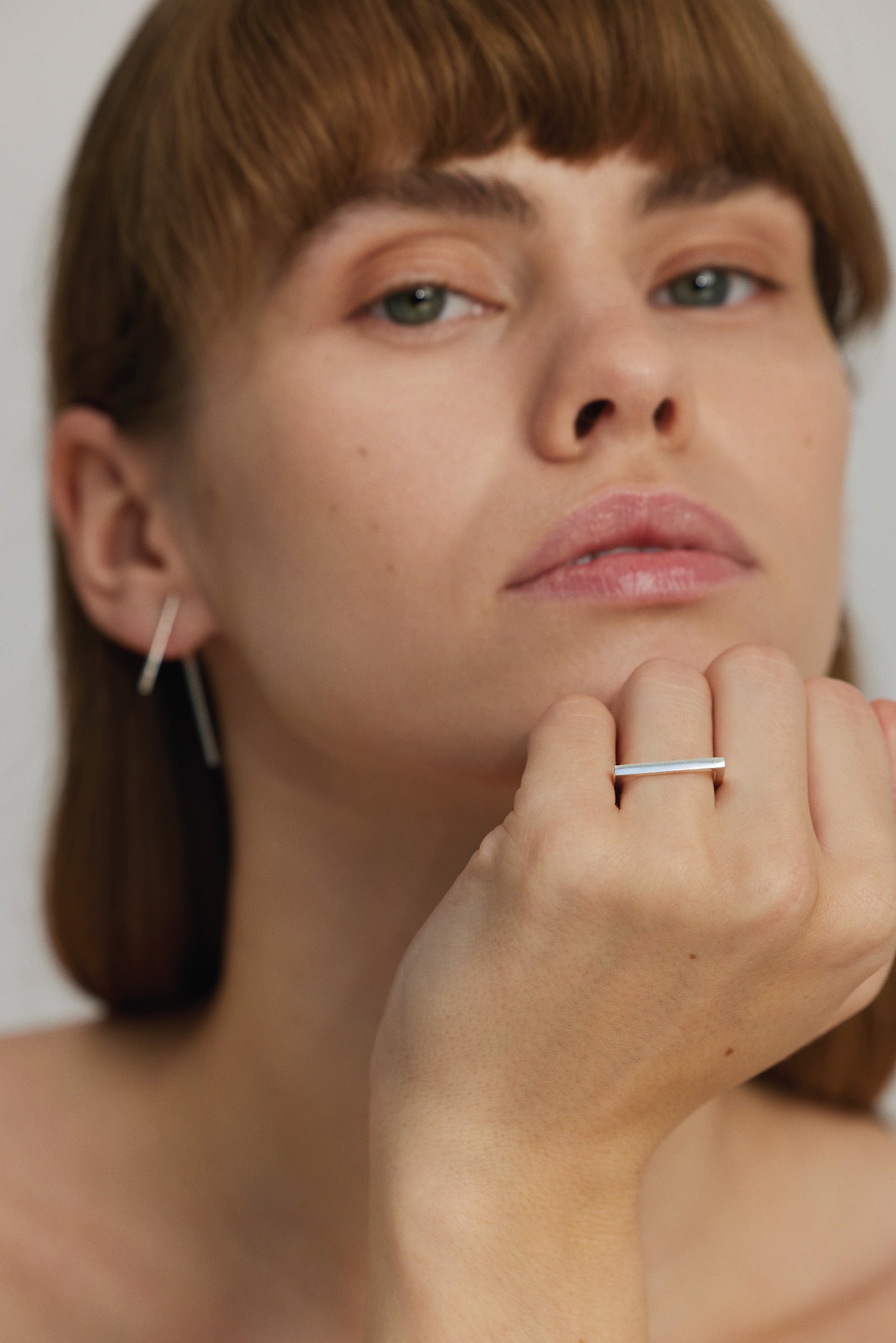 FORM NUKIRSTAS SIDABRINIS ŽIEDAS