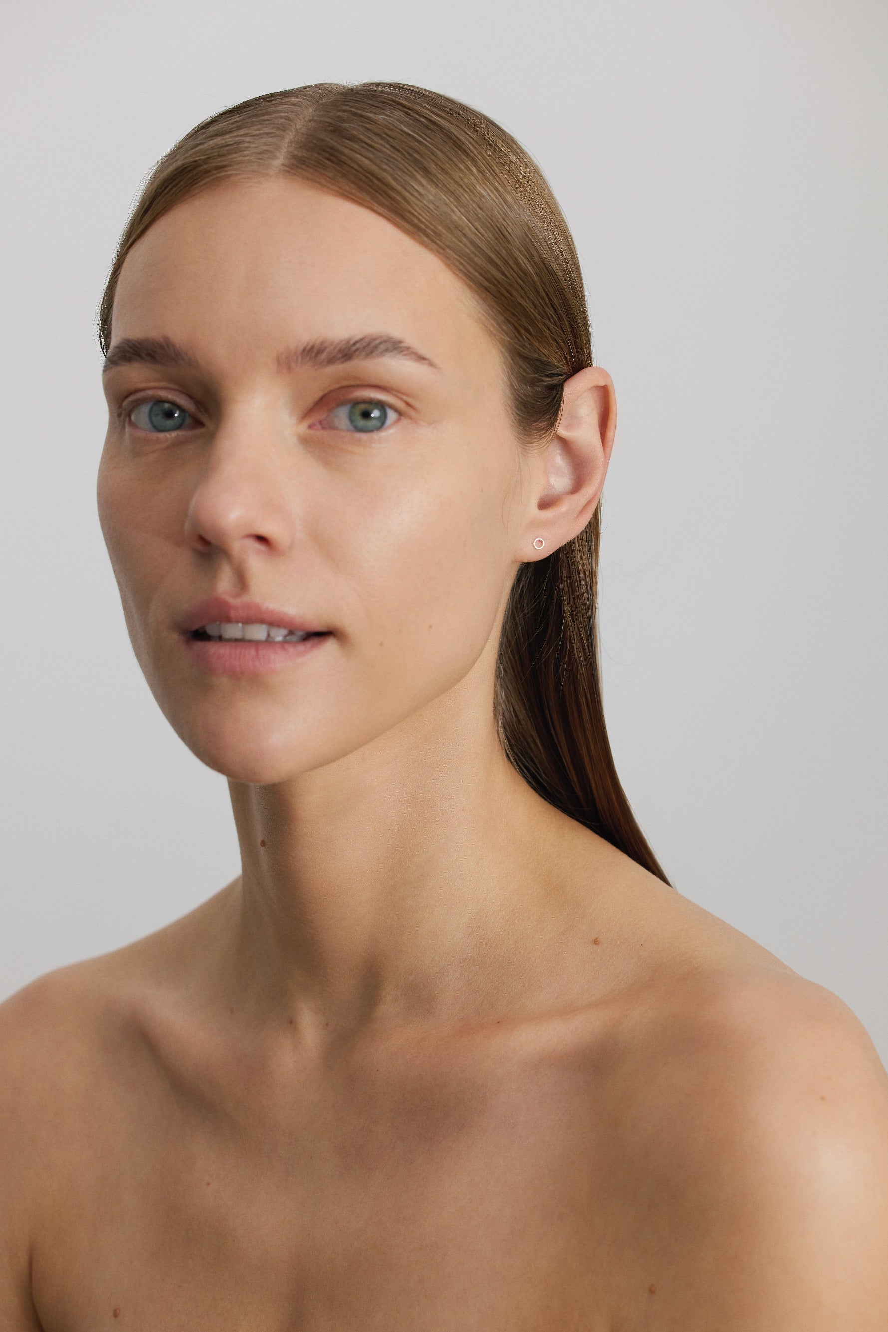 FORM MAŽESNIS ABSTRAKTUS ŽIEDO AUSKARAS, 4 MM