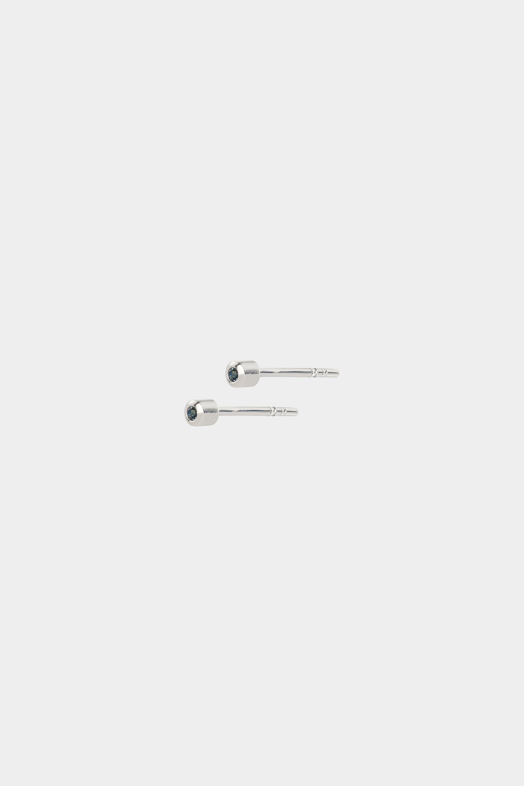 DEWDROPS AUSKARAS SU MĖLYNU SAFYRU 1.5 MM