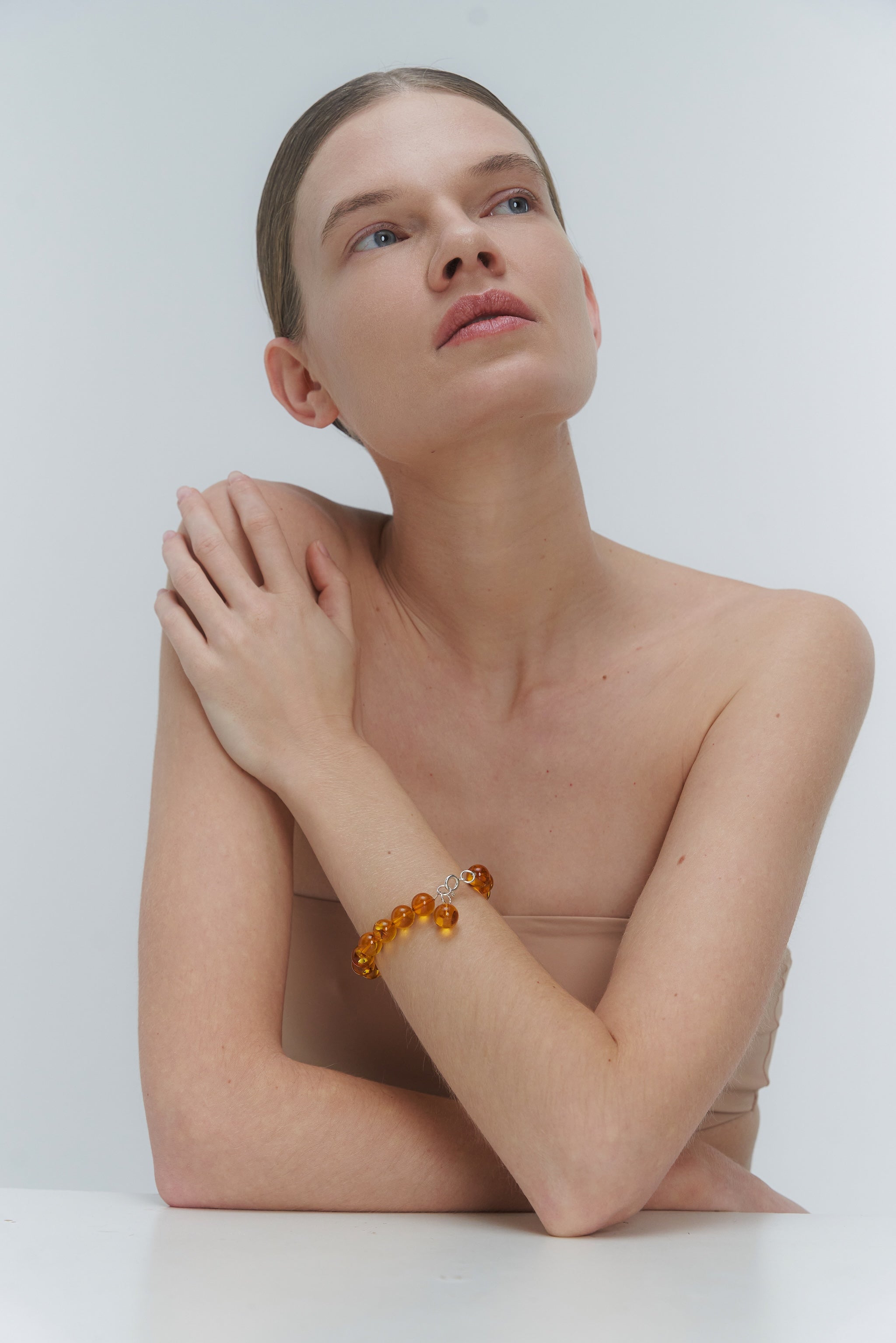 AMBRE DIDELIŲ GINTARŲ APYRANKĖ