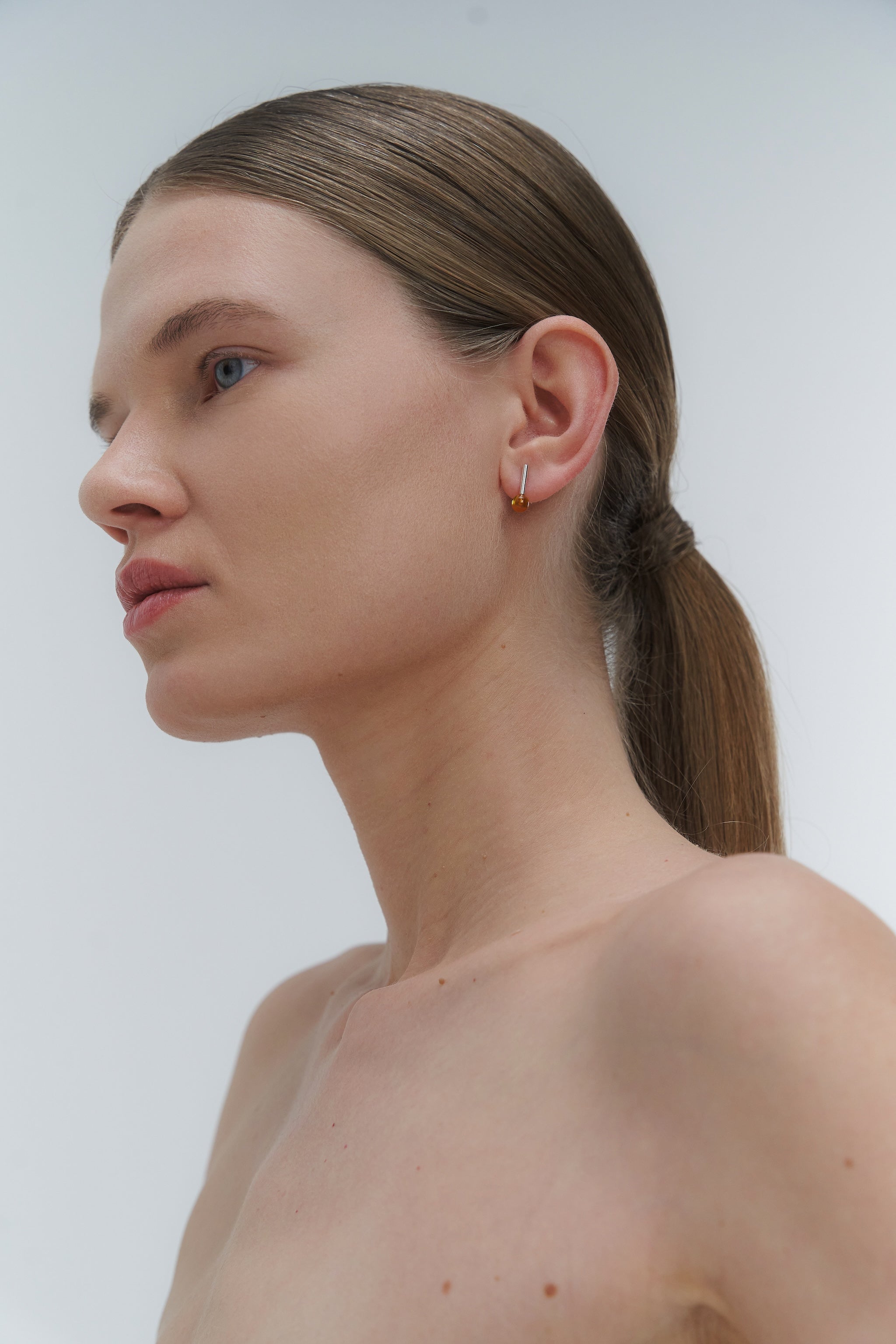 AMBRE AUSKARAS SU APTAKIA JUOSTELE IR GINTARU 9 MM