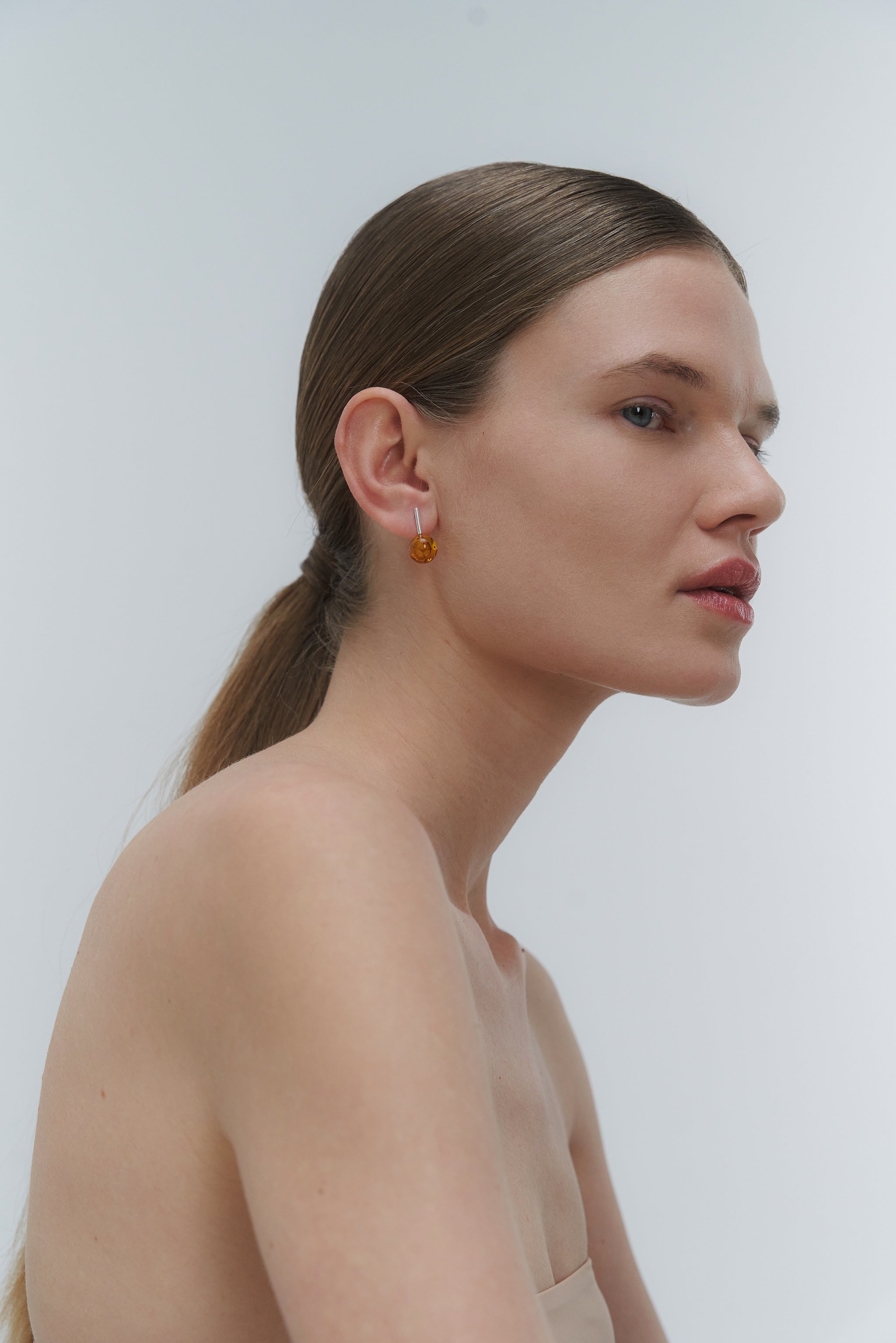 AMBRE AUSKARAS SU APTAKIA JUOSTELE IR DIDELIU GINTARU 9 MM