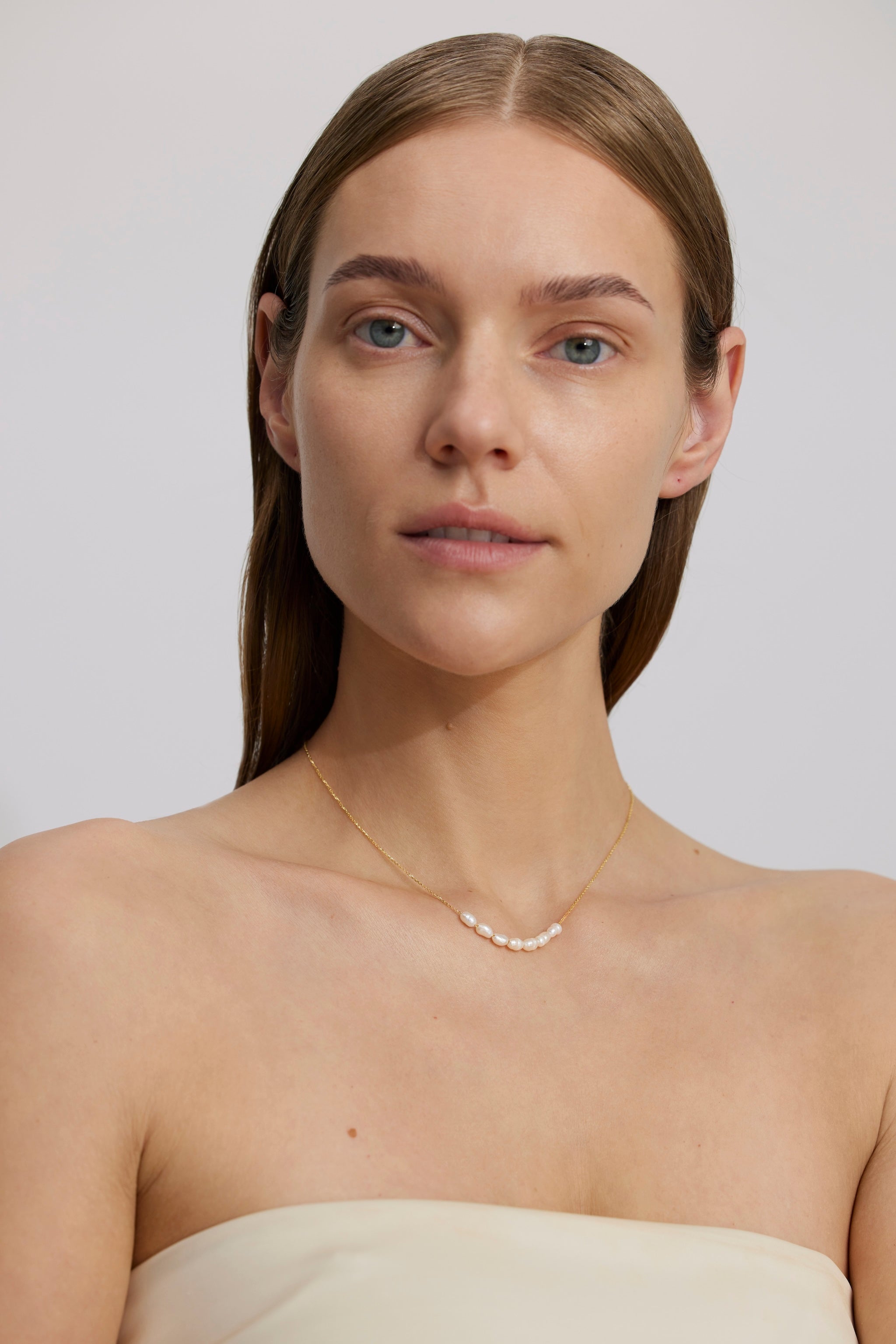 PEARL DIVER AUKSINĖ GRANDINĖLĖ SU PERLŲ RINKINIU