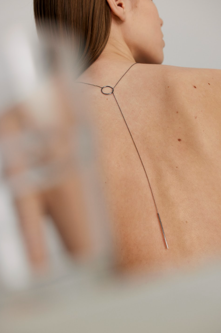 FORM PER ŽIEDĄ PERVERIAMA SIDABRINĖ GRANDINĖLĖ