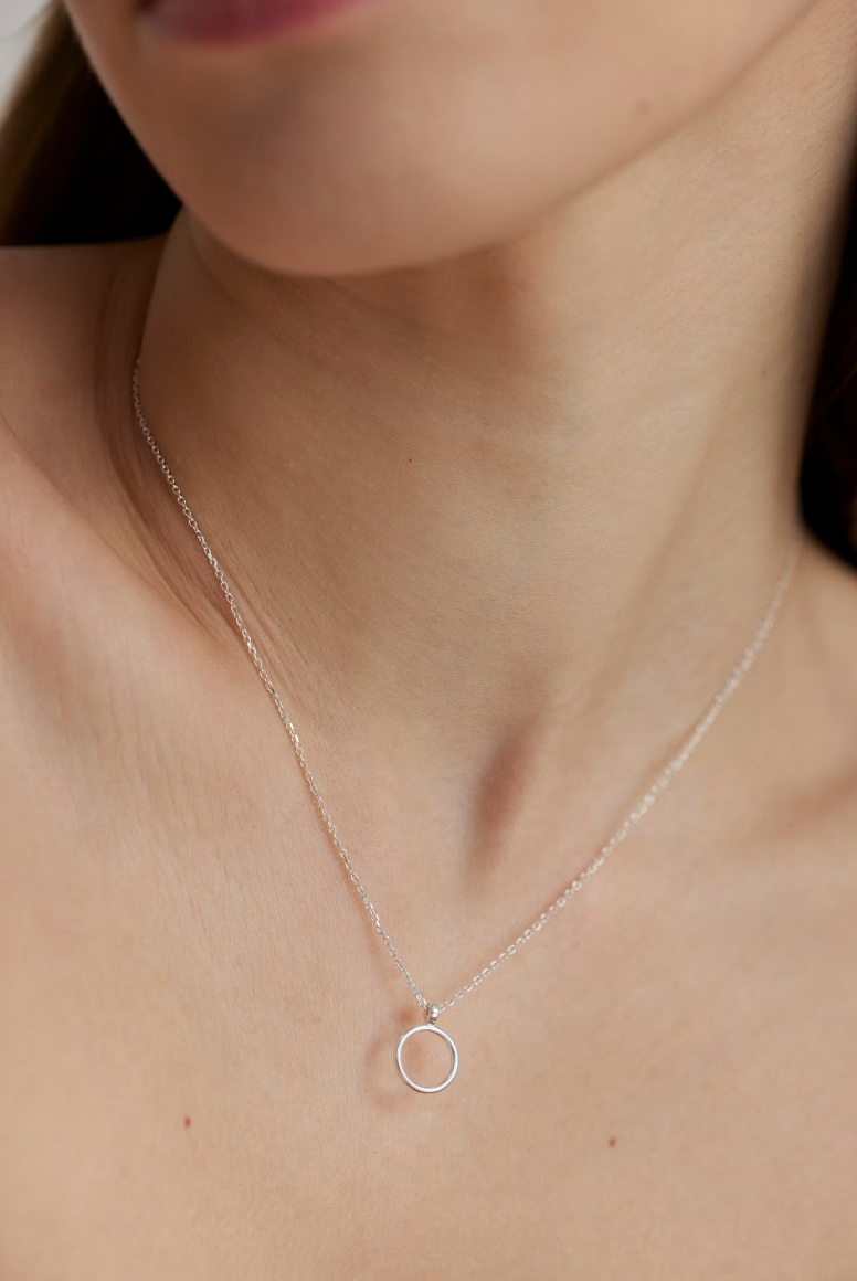 FORM GRANDINĖLĖ SU APTAKAUS ŽIEDO PAKABUKU