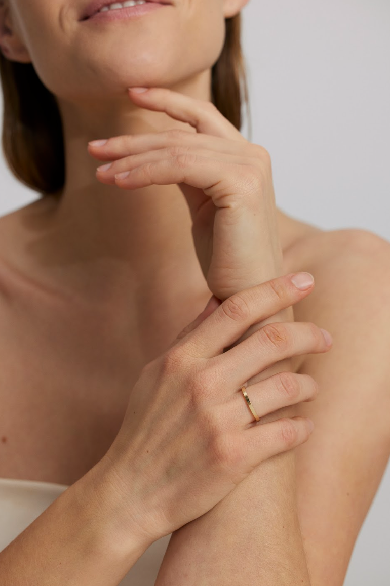 THE ONE VESTUVINIS ŽIEDAS SU PLOKŠČIA BRIAUNA, 2MM